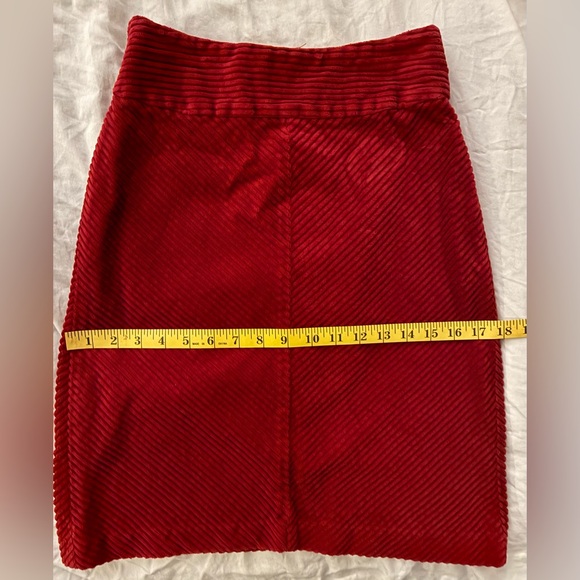 Red corduroy skirt knee length - Picture 7 of 7